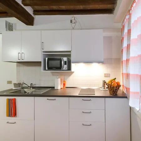Portici Antichi Monolocale A 5 Min Dal Duomo Apartment Parma
